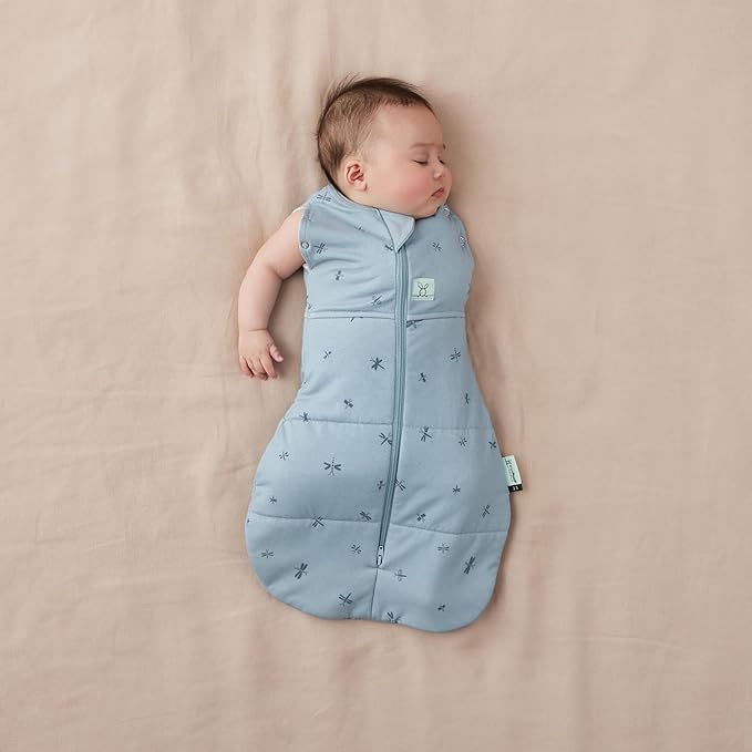 ergoPouch Cocoon Swaddle Sack 2.5 TOG - Baby Sleep Sack, Gentle Snug Fit Helps Calm Startle Reflex, Ideal for Arms In/Out Sleeping, Soft Breathable Fabric for Better Sleep (0 Months, Dragonflies)