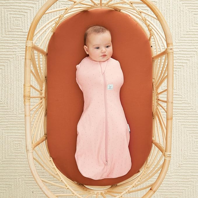 ergoPouch Cocoon Swaddle Sack 2.5 TOG - Baby Sleep Sack, Gentle Snug Fit Helps Calm Startle Reflex, Ideal for Arms In/Out Sleeping, Soft Breathable Fabric for Better Sleep (0-3 Months, Daisies)