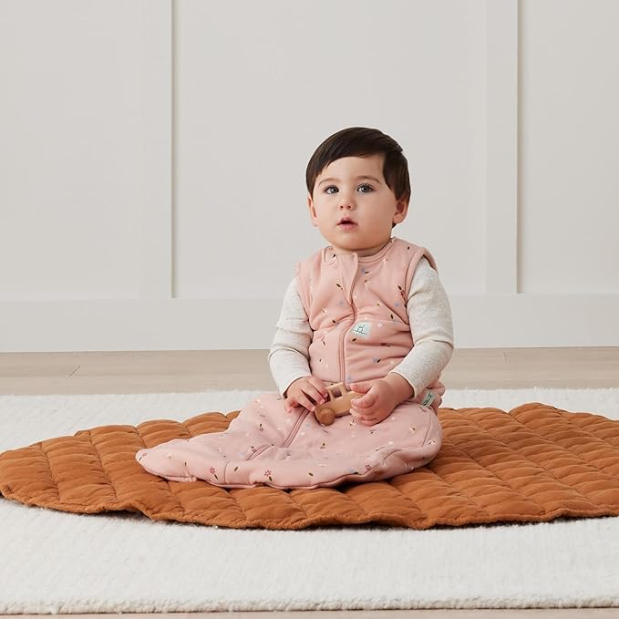 ergoPouch 0.2 Tog Jersey Sleeping Bag – Arms-Out Baby Sleep Sack – Soft, Breathable & Comfortable (3-12 Months, Daisies)