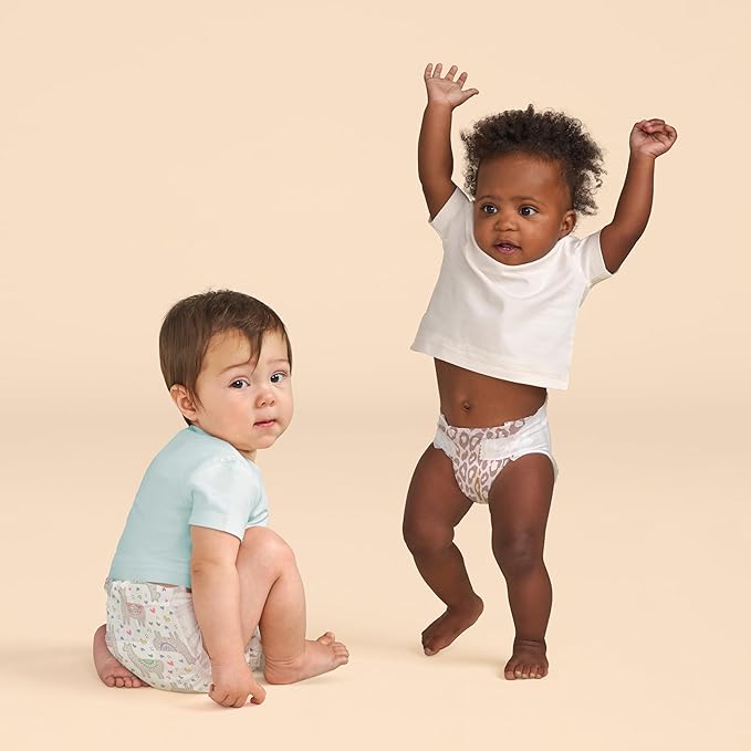 The Honest Company Clean Conscious Diapers for Delicate Skin | Up to 100% Leakproof | Hypoallergenic, Fragrance Free | Girl Prints | Club Box, Size 4 (22-37 lbs), 54 Count (Prints May Vary)