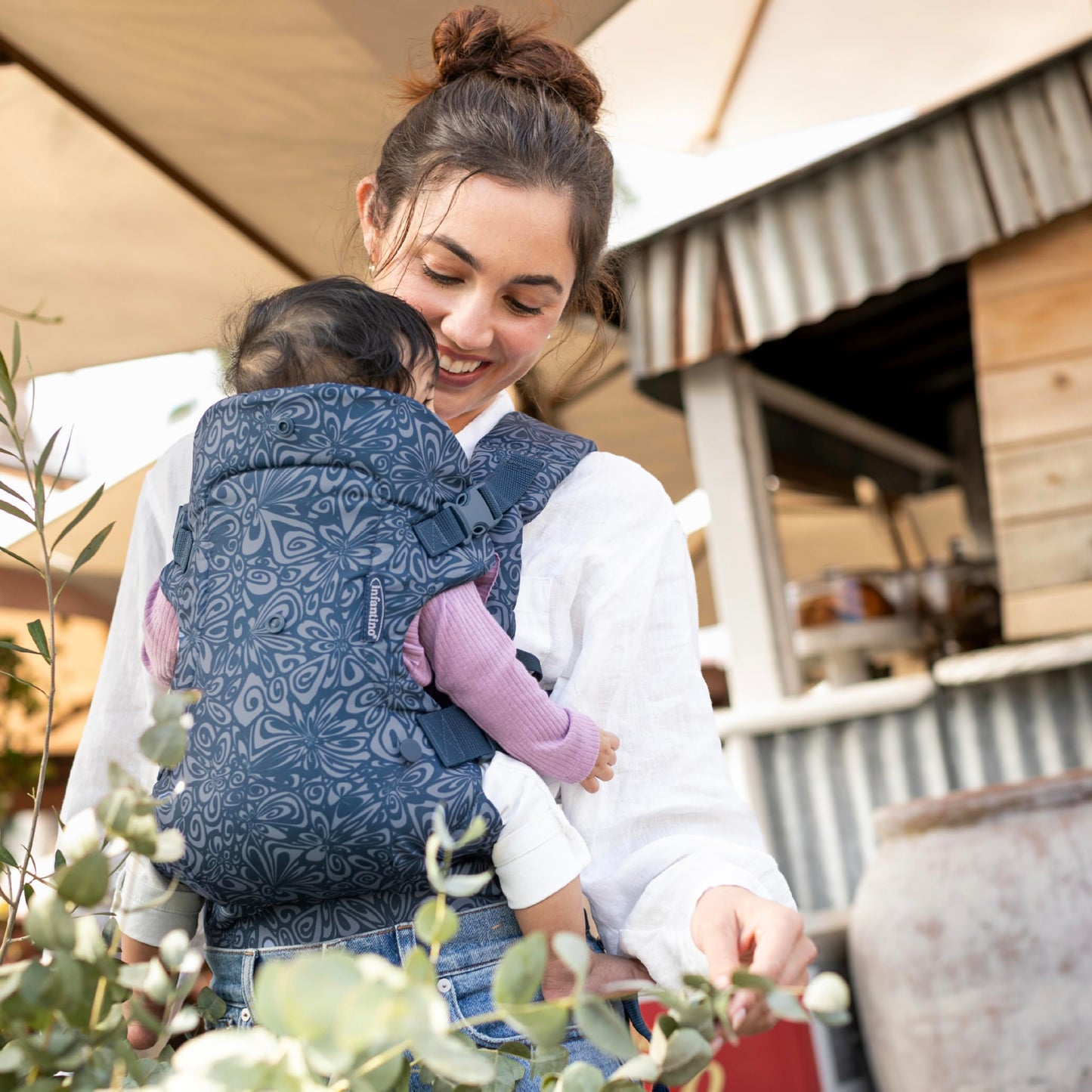 Infantino Flip 4-in-1 Convertible Baby Carrier, Adjustable, Ergonomic Babywearing, Registry Essential, Baby Carrier for Newborn to Toddler, Gray