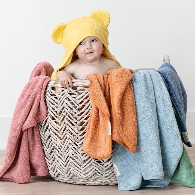 Bella Tunno Baby Bath Towel and Wash Mitt Set – Soft Absorbent Hooded Towels and Mitt-Style Baby Washcloths, Oeko-TEX Certified (Fog)