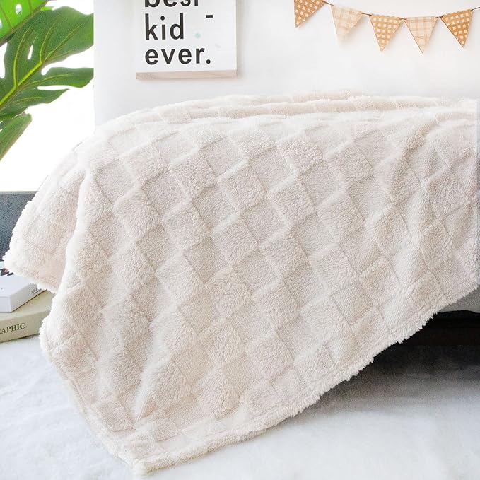 HOMRITAR 3D Gingham Fleece Baby Blanket for Girls Boys Chessboard Grid Warmer Comfort Reversible Shaggy Cozy Decor for Home Bed Blanket for Toddlers 30 x 40 Inches Cream