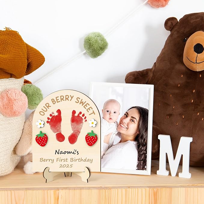R HORSE Baby's 3D Berry First Birthday Footprint or Handprint Art Sign, Our Berry Sweet DIY Wooden Hanging Decoration, Newborn Keepsake Craft Gift for Unisex Baby First Birthday Baby Shower Photo Prop