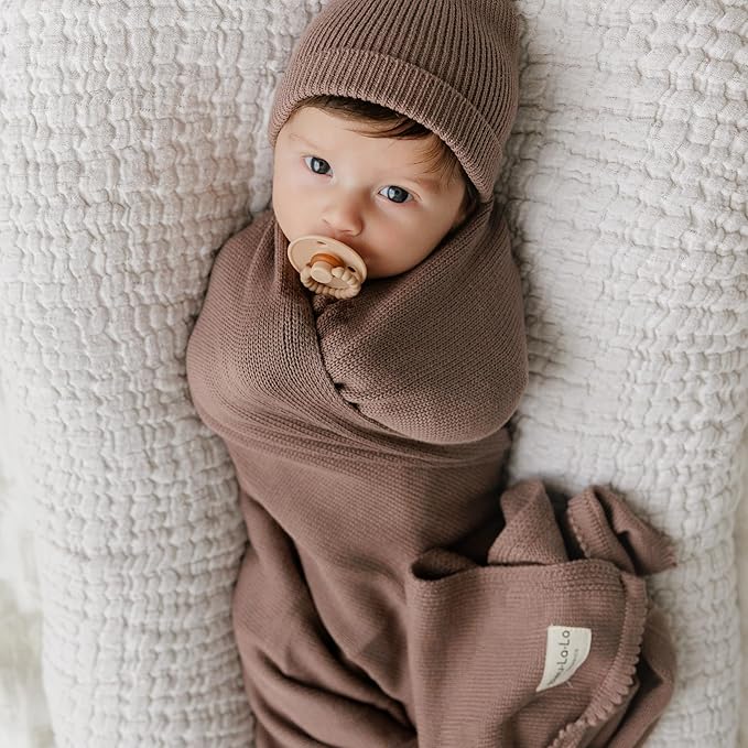 Luxe Collection 100% Organic Luxury Knit Baby Blanket + Hat Set (Milk Chocolate)