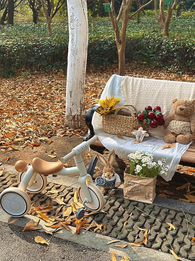 4-in-1 Toddler Tricycle with Adjustable Push Handle for 1-4 Year Old,Birthday Gift and Toy for Boys and Girls Removable Pedals Balance Bike&Scooter (White)